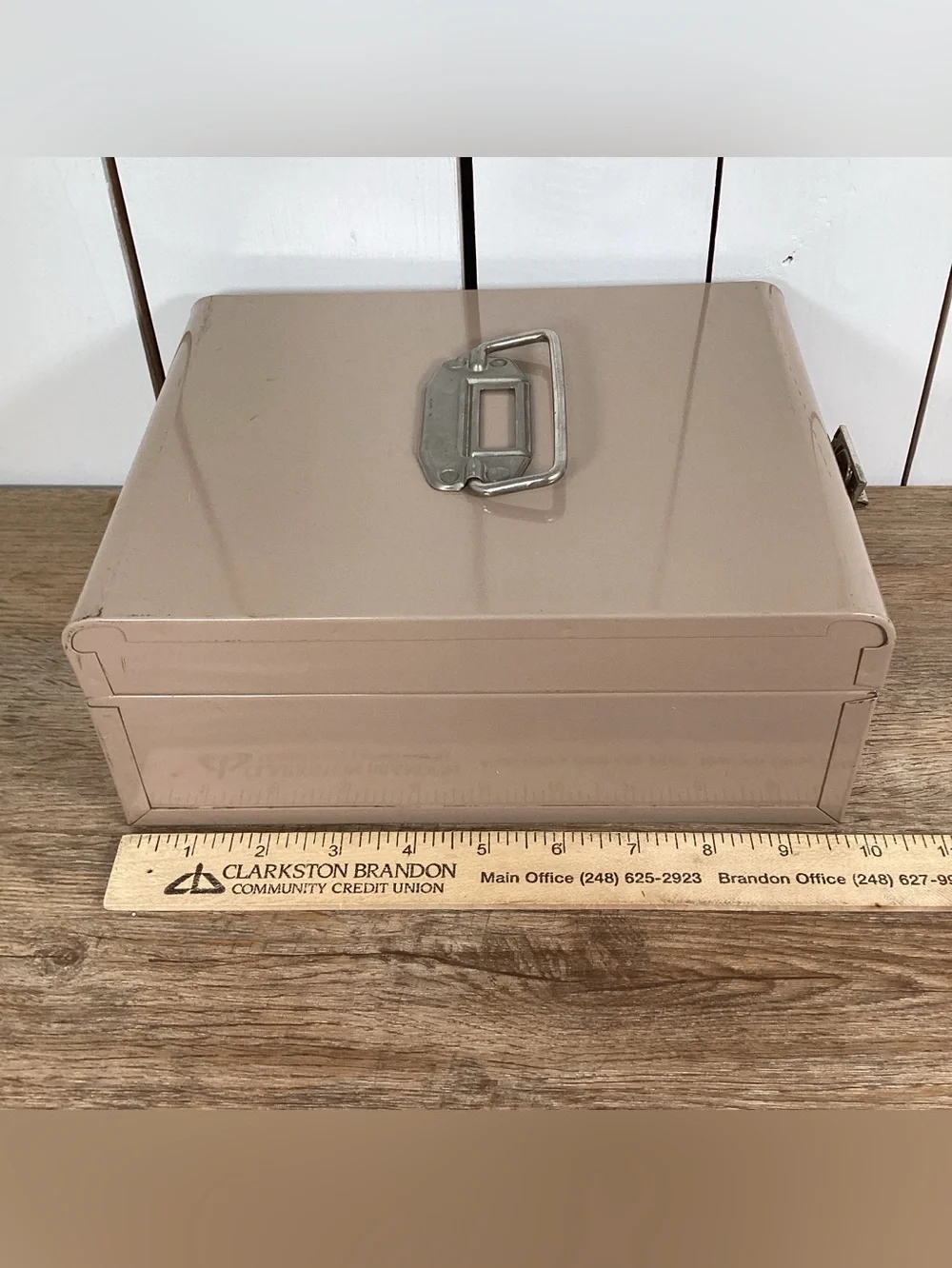 Vintage Beige Metal Lock Box 8